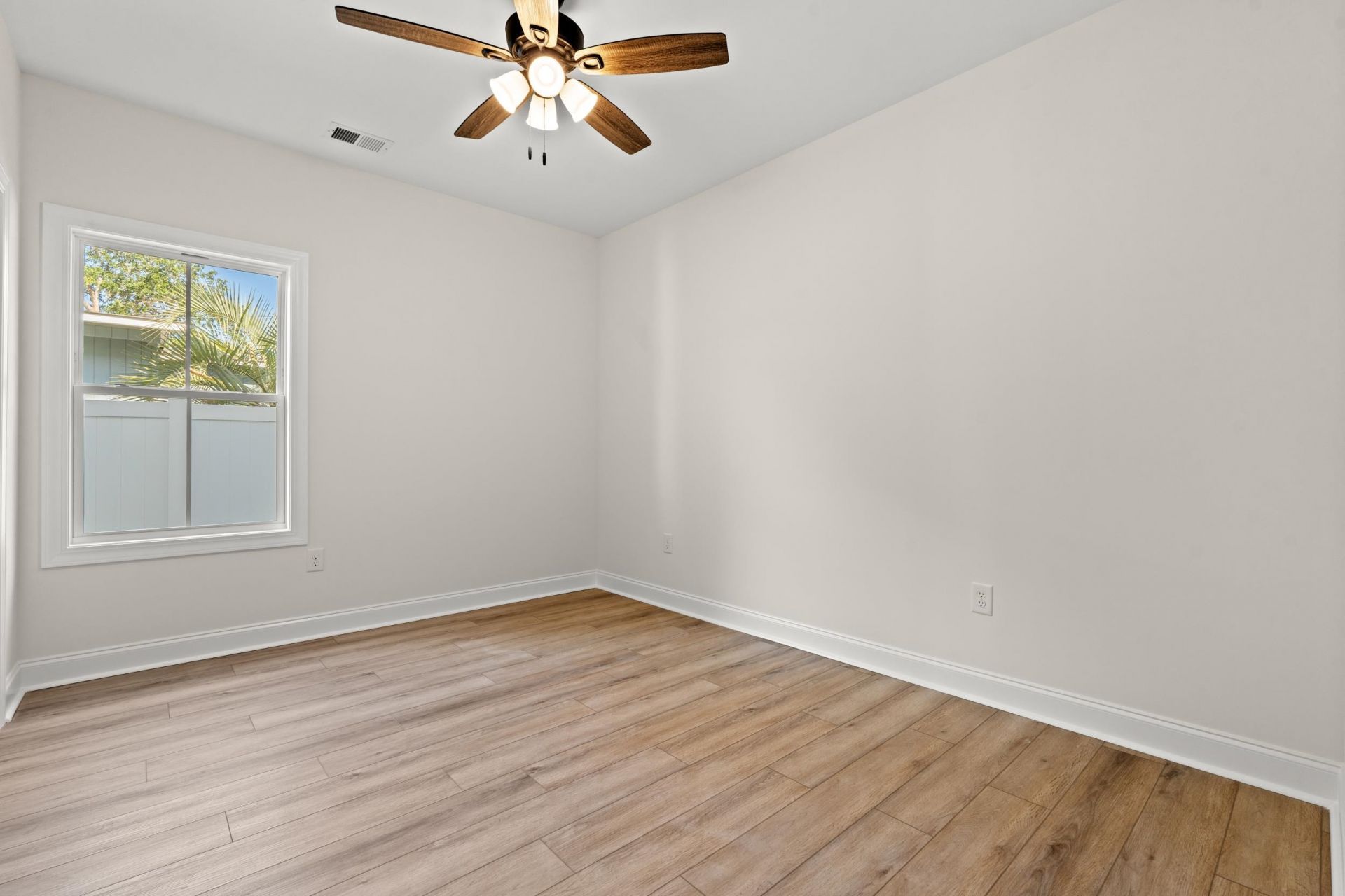 2426 Park St. Photo 19