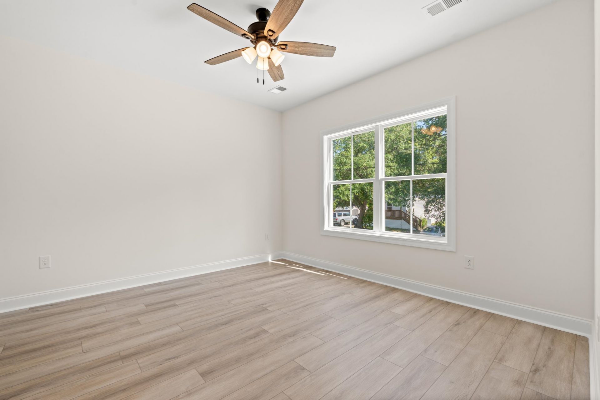 2426 Park St. Photo 23