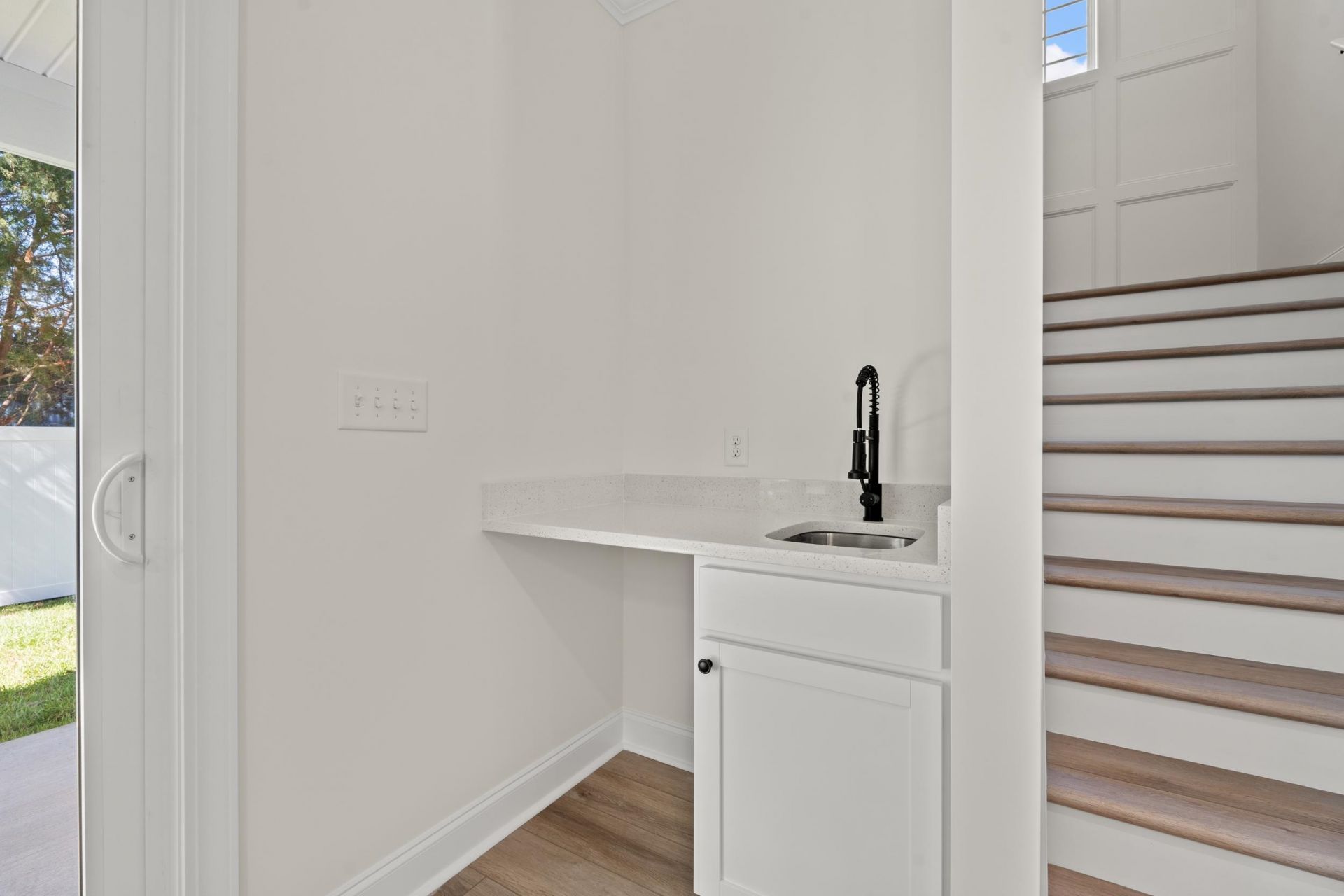 2426 Park St. Photo 3