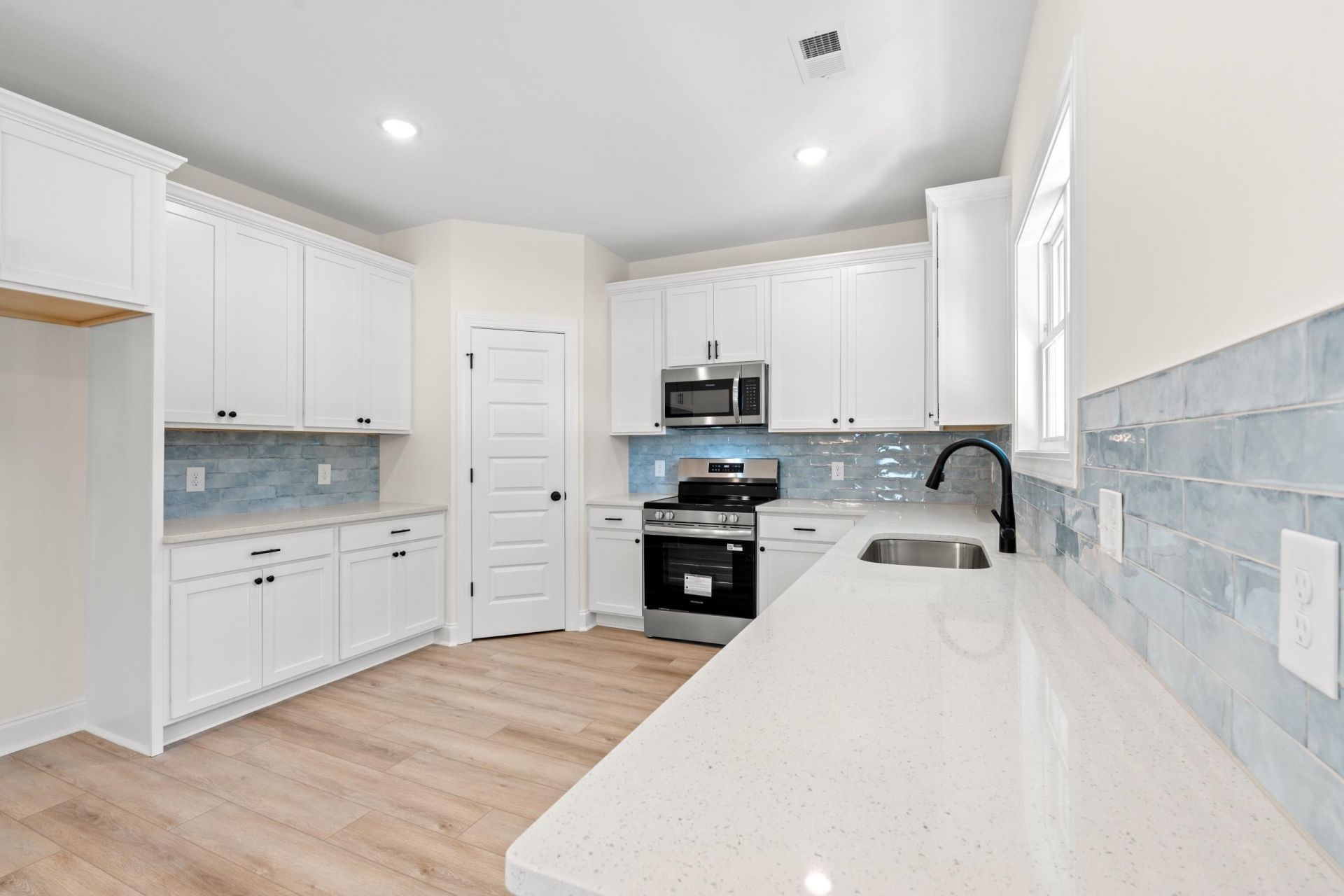 2426 Park St. Photo 5