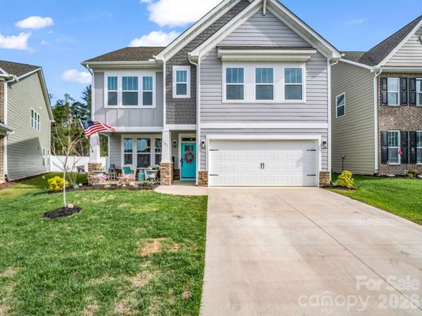 383 Fox Cove Road, Hendersonville, NC 28792