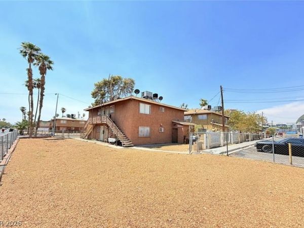 536 North Circle , Las Vegas, NV 89119