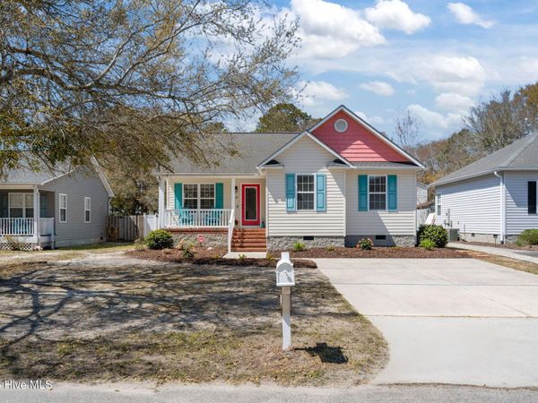 137 NE 4th Street , Oak Island, NC 28465