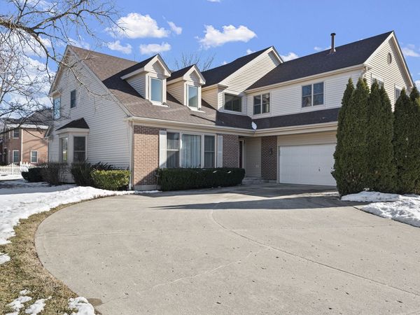 2833 Whispering Oaks Drive , Buffalo Grove, IL 60089