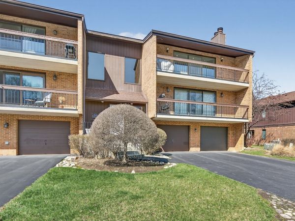 8150 Brookside Drive, Unit 204, Palos Park, IL 60464