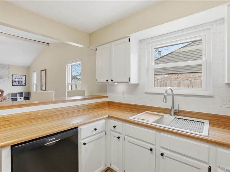 8969 Gardengate Drive, Huber Heights, OH 45424 Photo 15