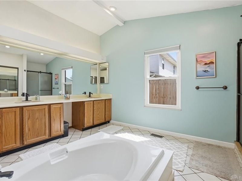 8969 Gardengate Drive, Huber Heights, OH 45424 Photo 19