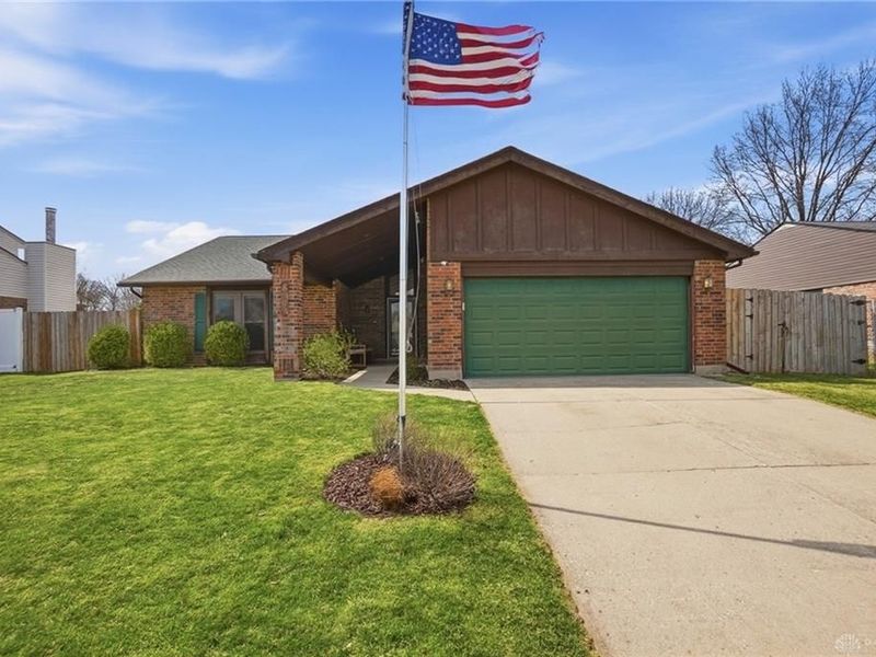 8969 Gardengate Drive, Huber Heights, OH 45424 Photo 2