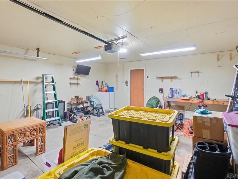 8969 Gardengate Drive, Huber Heights, OH 45424 Photo 32