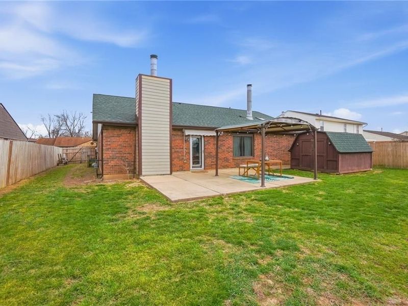 8969 Gardengate Drive, Huber Heights, OH 45424 Photo 33