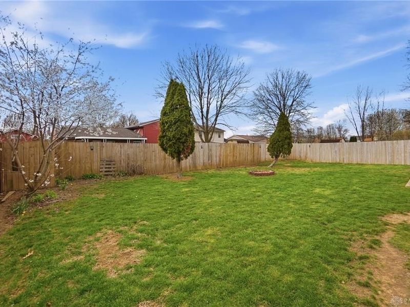 8969 Gardengate Drive, Huber Heights, OH 45424 Photo 36