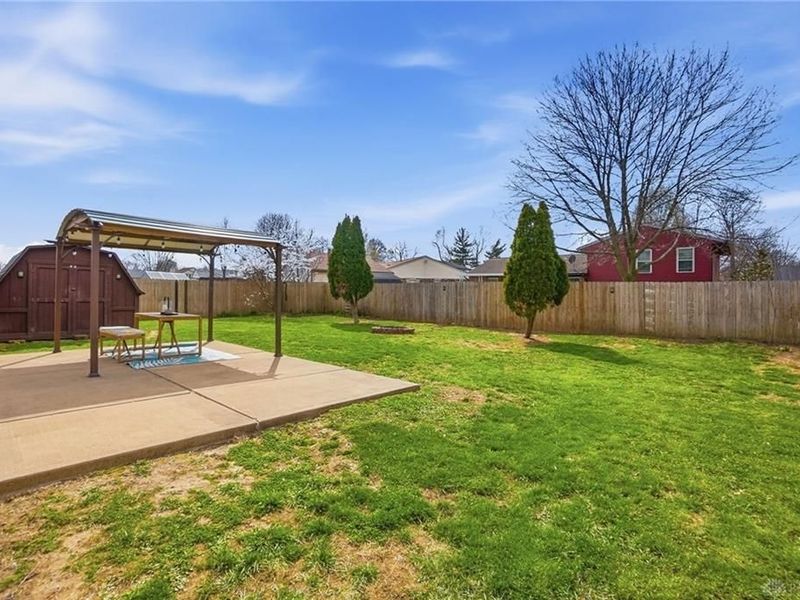 8969 Gardengate Drive, Huber Heights, OH 45424 Photo 37