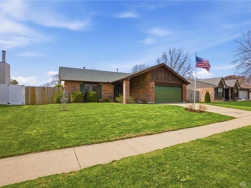 8969 Gardengate Drive, Huber Heights, OH 45424 Photo 5