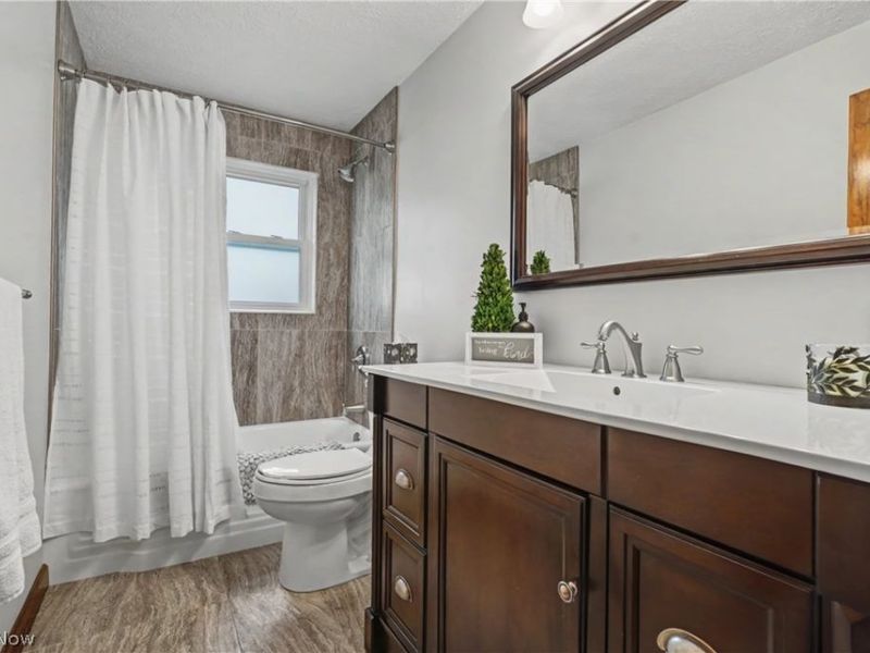 226 Helena Drive, Struthers, OH 44471 Photo 10