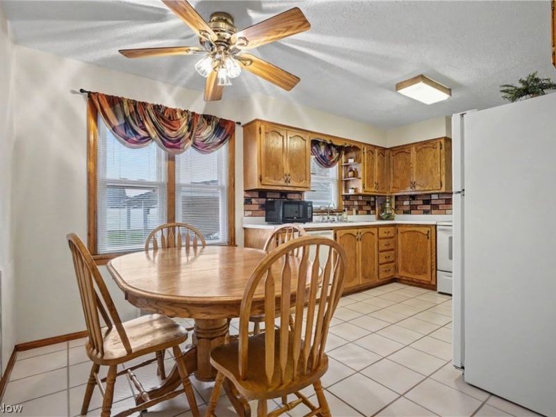 226 Helena Drive, Struthers, OH 44471 Photo 5