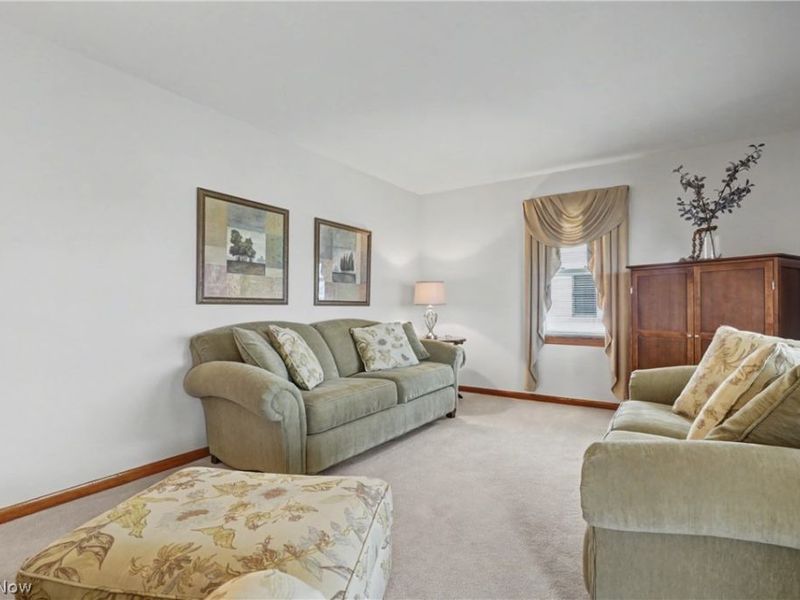 226 Helena Drive, Struthers, OH 44471 Photo 9