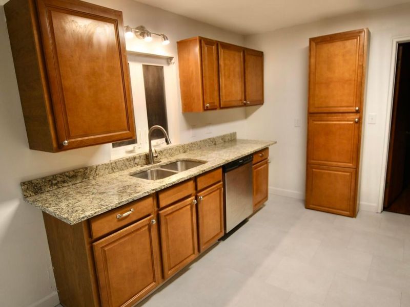 3191 E Broad Street , Columbus, OH 43209 Photo 12