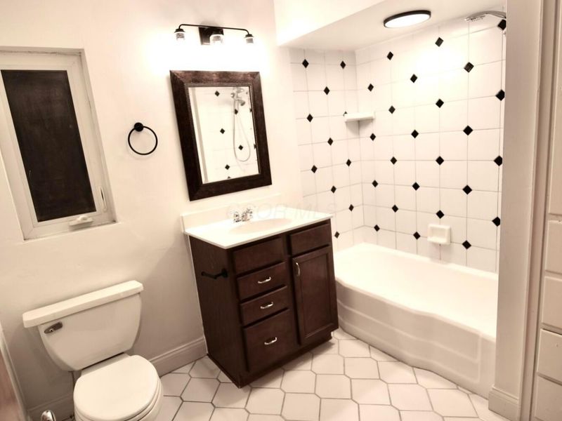 3191 E Broad Street , Columbus, OH 43209 Photo 5