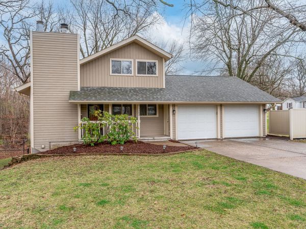 5302 32nd Avenue , Moline, IL 61265