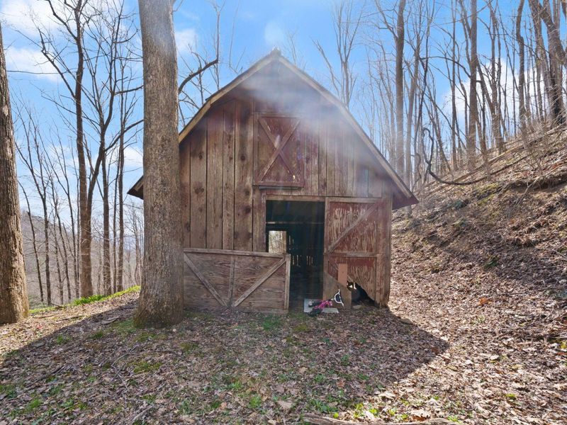 1197 Beans Fork Road, Middlesboro, KY 40965 Photo 11