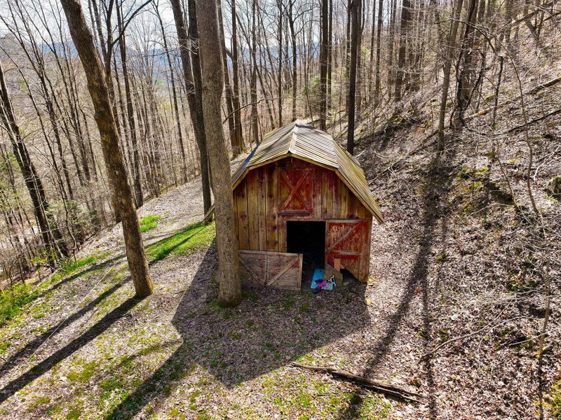 1197 Beans Fork Road, Middlesboro, KY 40965 Photo 18
