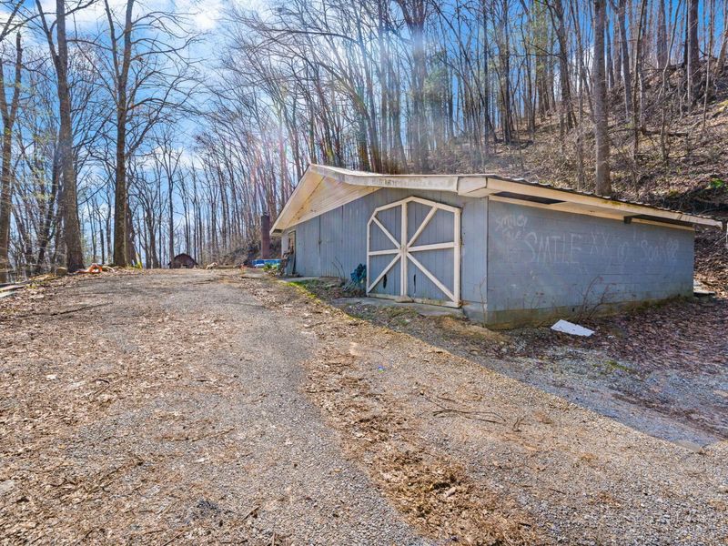 1197 Beans Fork Road, Middlesboro, KY 40965 Photo 5
