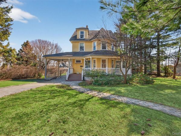 121 Morris Avenue , Rockville Centre, NY 11570