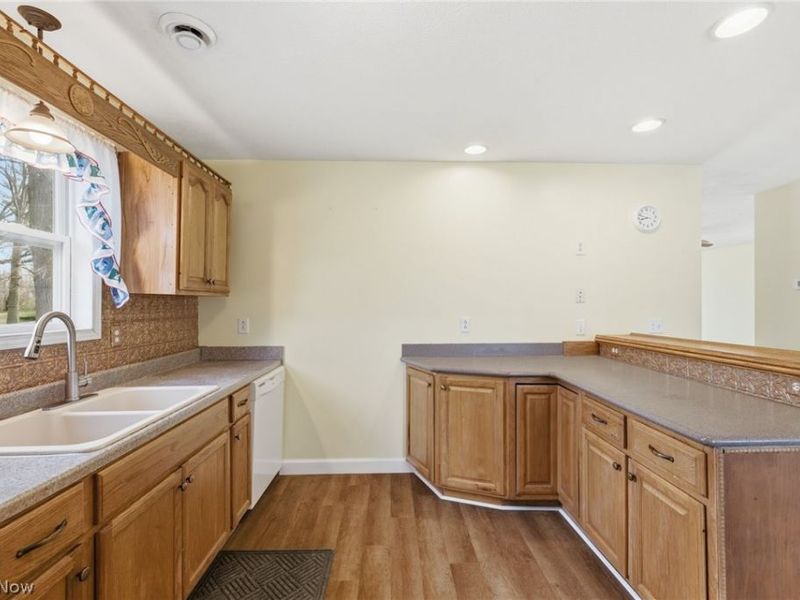 655 Spangler Street , Willard, OH 44890 Photo 10