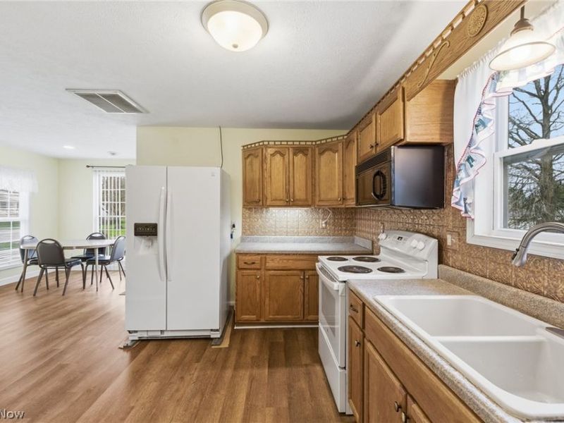 655 Spangler Street , Willard, OH 44890 Photo 9