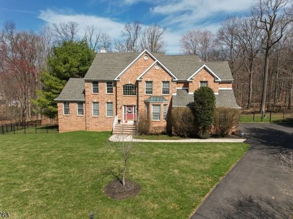 2 Ridge Rd, Green Brook, NJ 08812