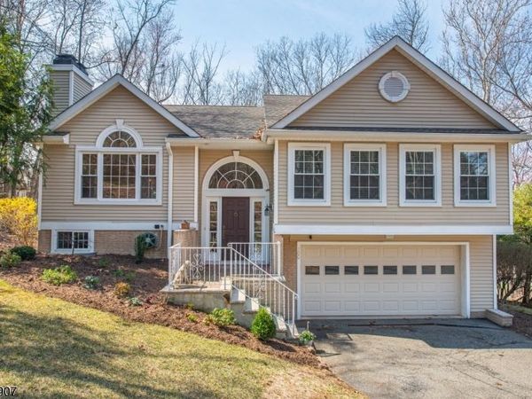 100 Canada Goose Dr, Allamuchy, NJ 07840