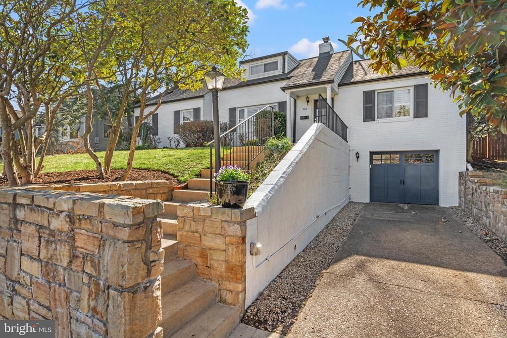 402 Skyhill Road, Alexandria, VA 22314 Main Photo