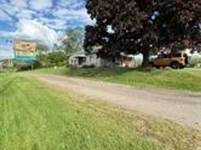 4870 East Pike, Zanesville, OH 43701 Photo 2