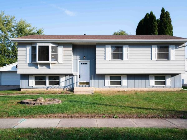 2300 NW 3rd Avenue, Waverly, IA 50677