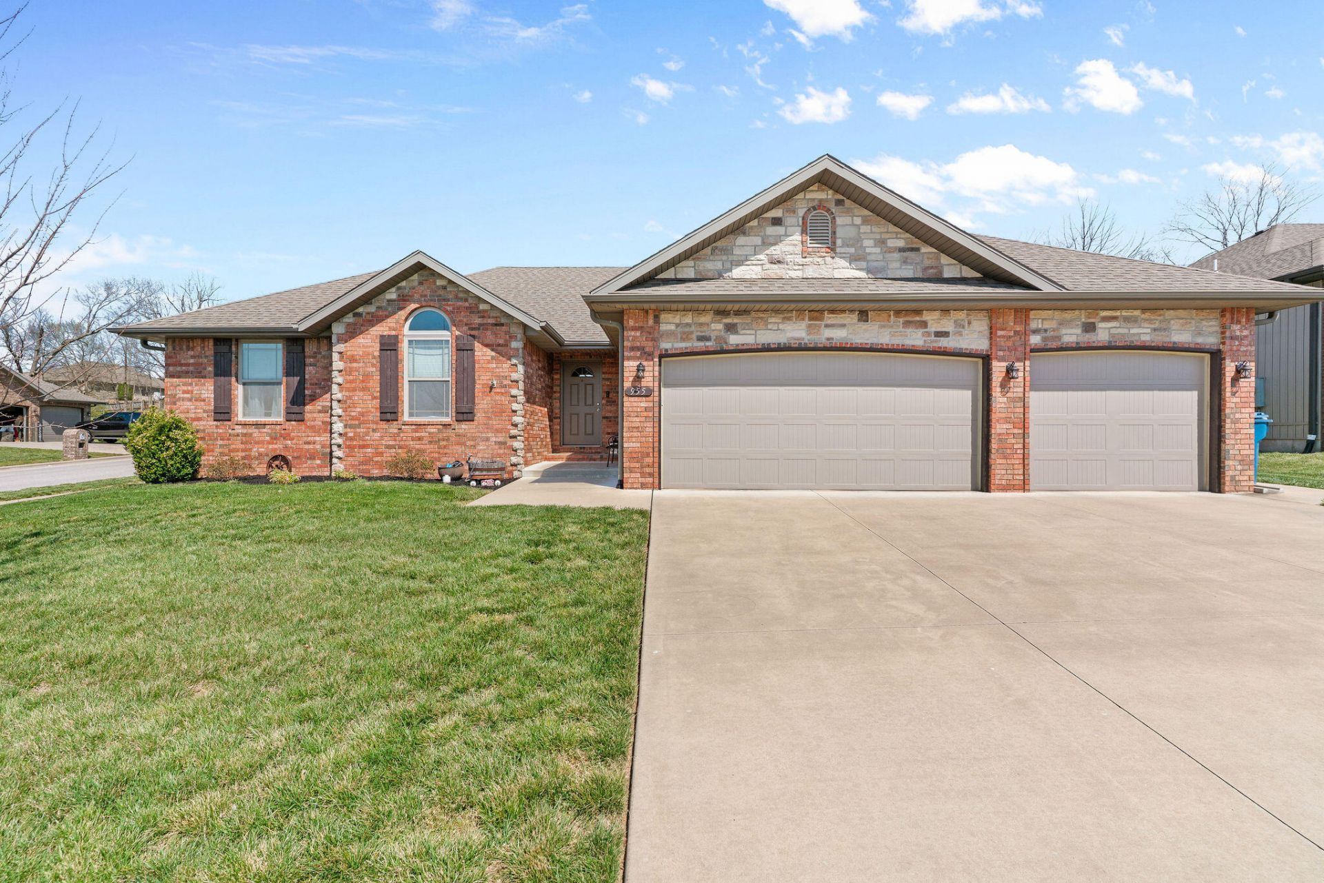 955 E Lakota Street, Nixa, MO 65714 Main Photo
