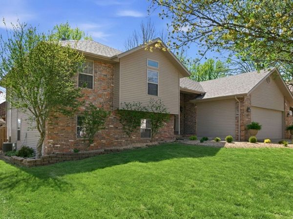 1022 Daniels Street , Aurora, MO 65605