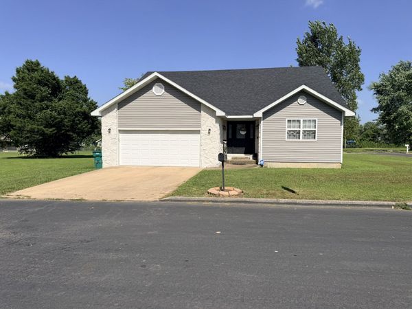 700 Robin Road, Mountain Grove, MO 65711