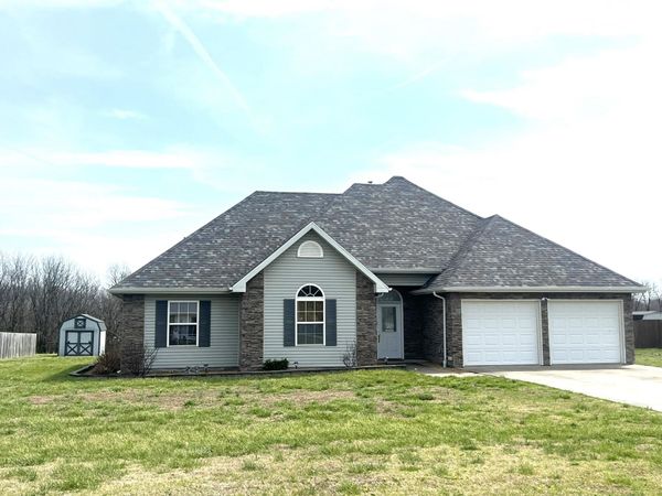 652 S Locust Street , Buffalo, MO 65622