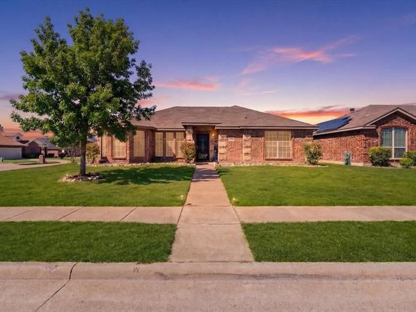 2001 Woodmere Drive, Lancaster, TX 75134