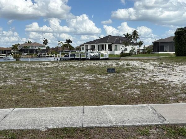 137 Greenview ST , MARCO ISLAND, FL 34145