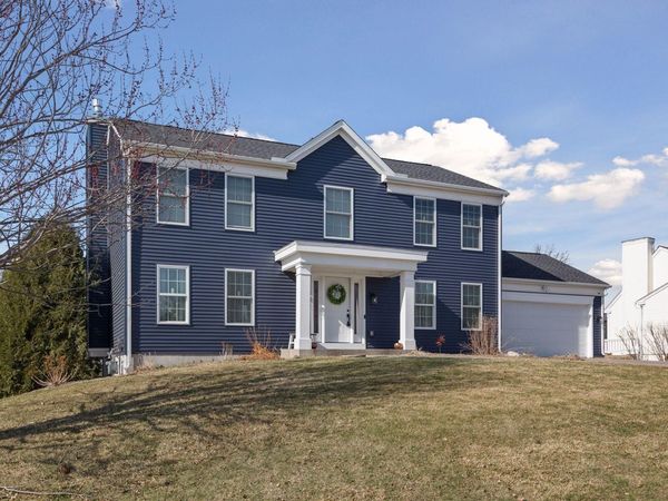 2423 Pond Avenue E, Maplewood, MN 55119