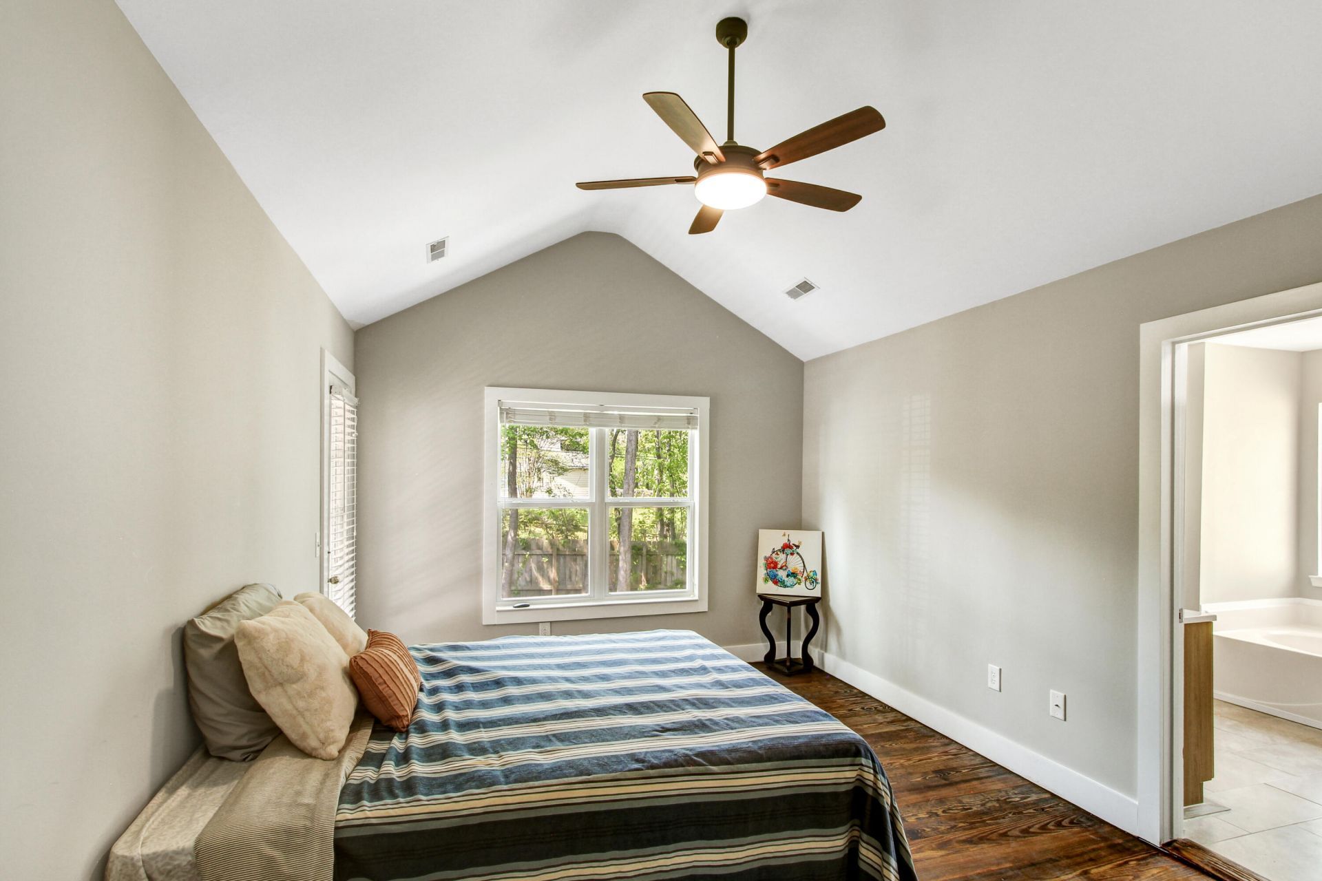 2104 Razorback Lane Photo 14