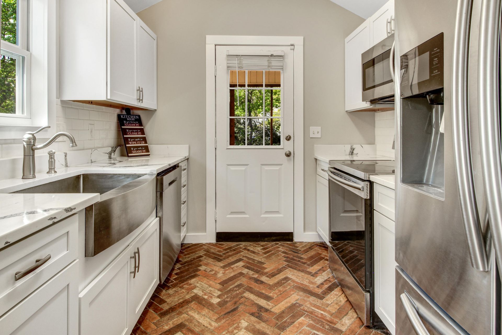 2104 Razorback Lane Photo 5