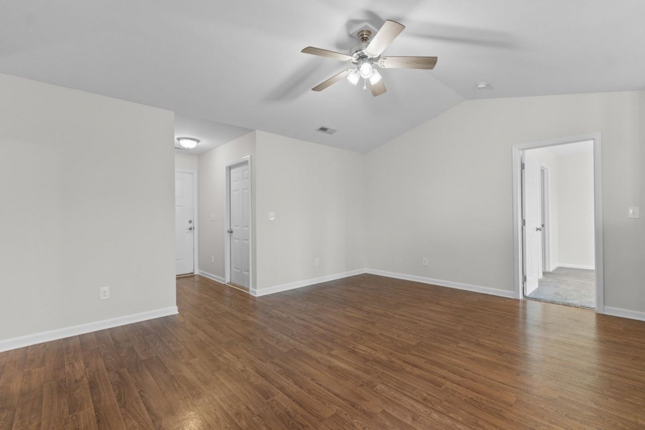 813 Benchmade Rd. Photo 7