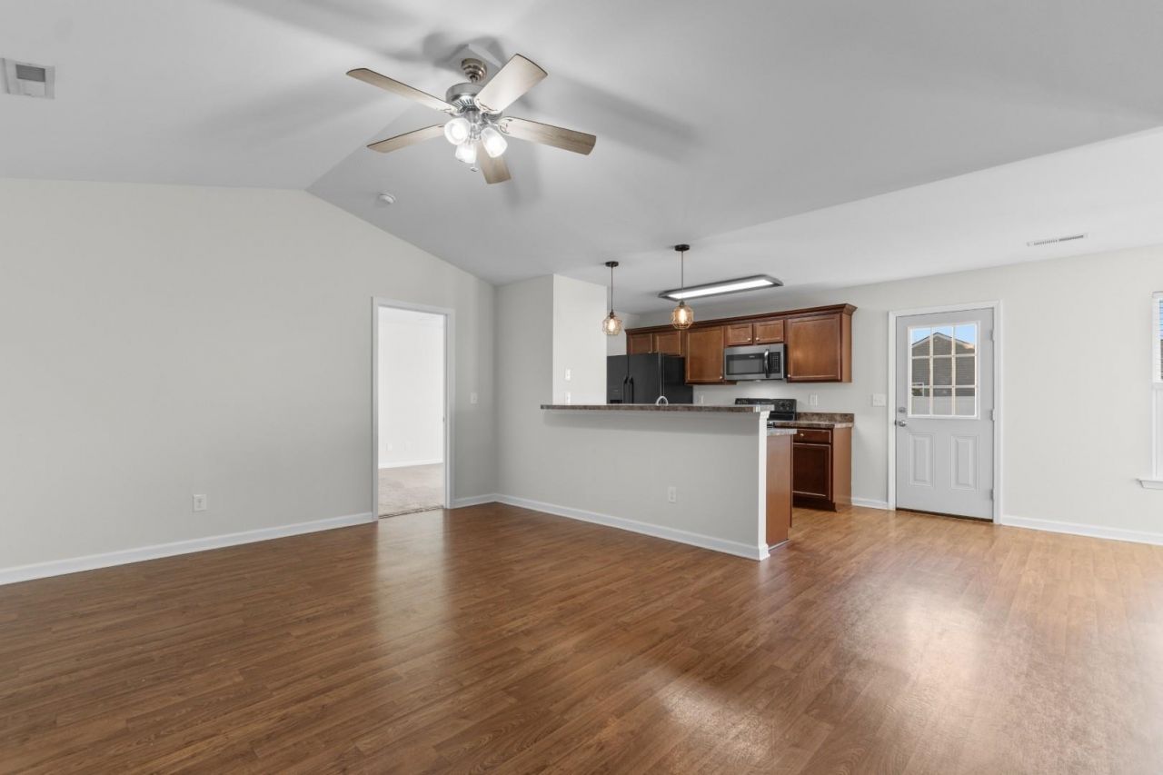 813 Benchmade Rd. Photo 8