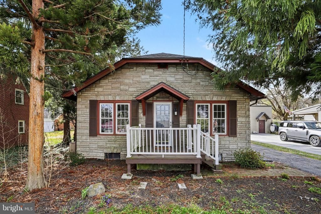 166 E NEW STREET , MOUNTVILLE, PA 17554