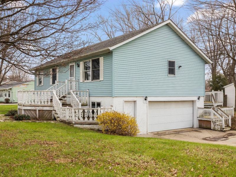 402 Snow Court, Sandusky, OH 44870 Photo 2