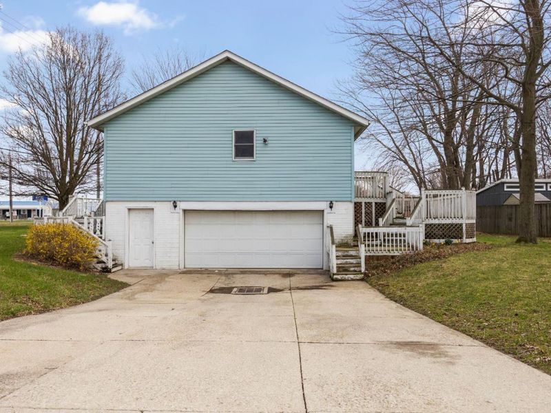 402 Snow Court, Sandusky, OH 44870 Photo 4