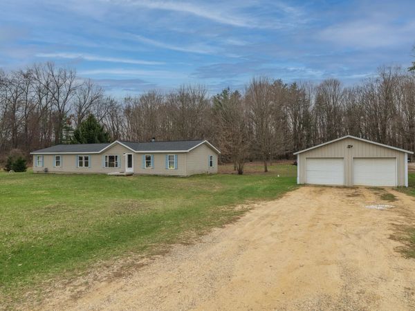 18242 32nd Street, Gobles, MI 49055