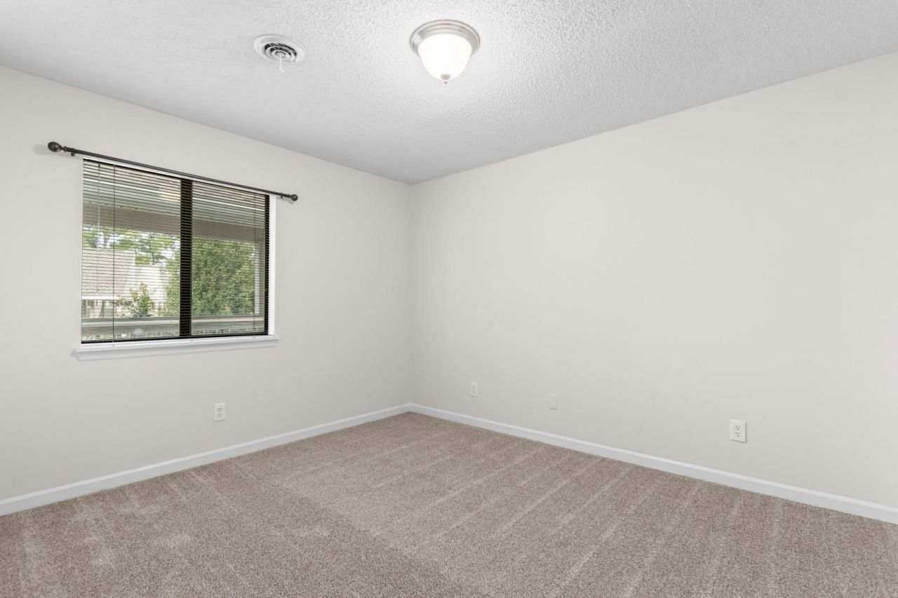 1095 West Plantation Dr. Photo 19